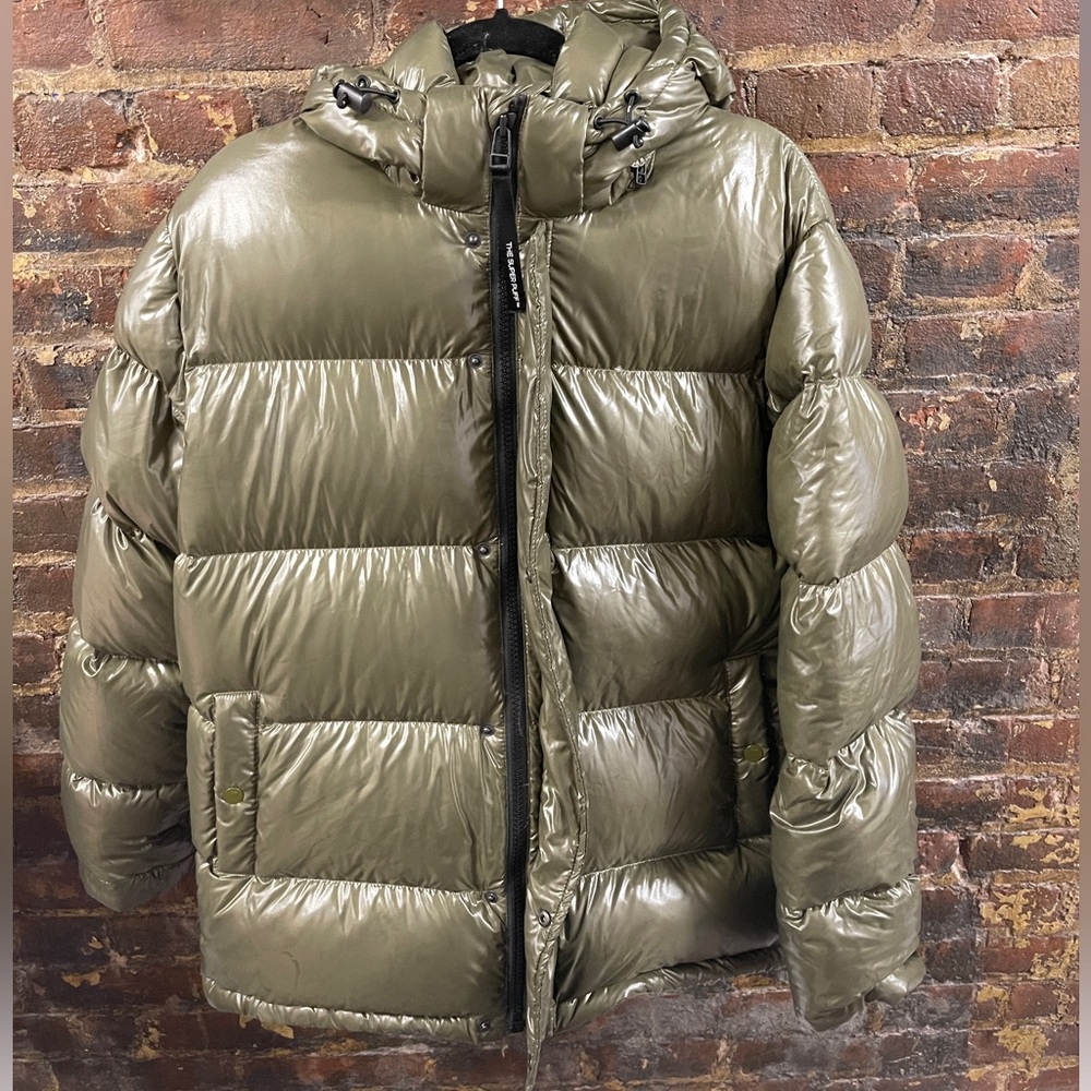 Olive green Mens aritzia superpuff size medium. In perfect condition.